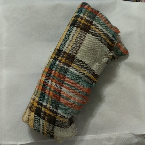 Quagga Multi Color Woven Blanket Scarf Wrap with Fringe - Picture 4 of 4